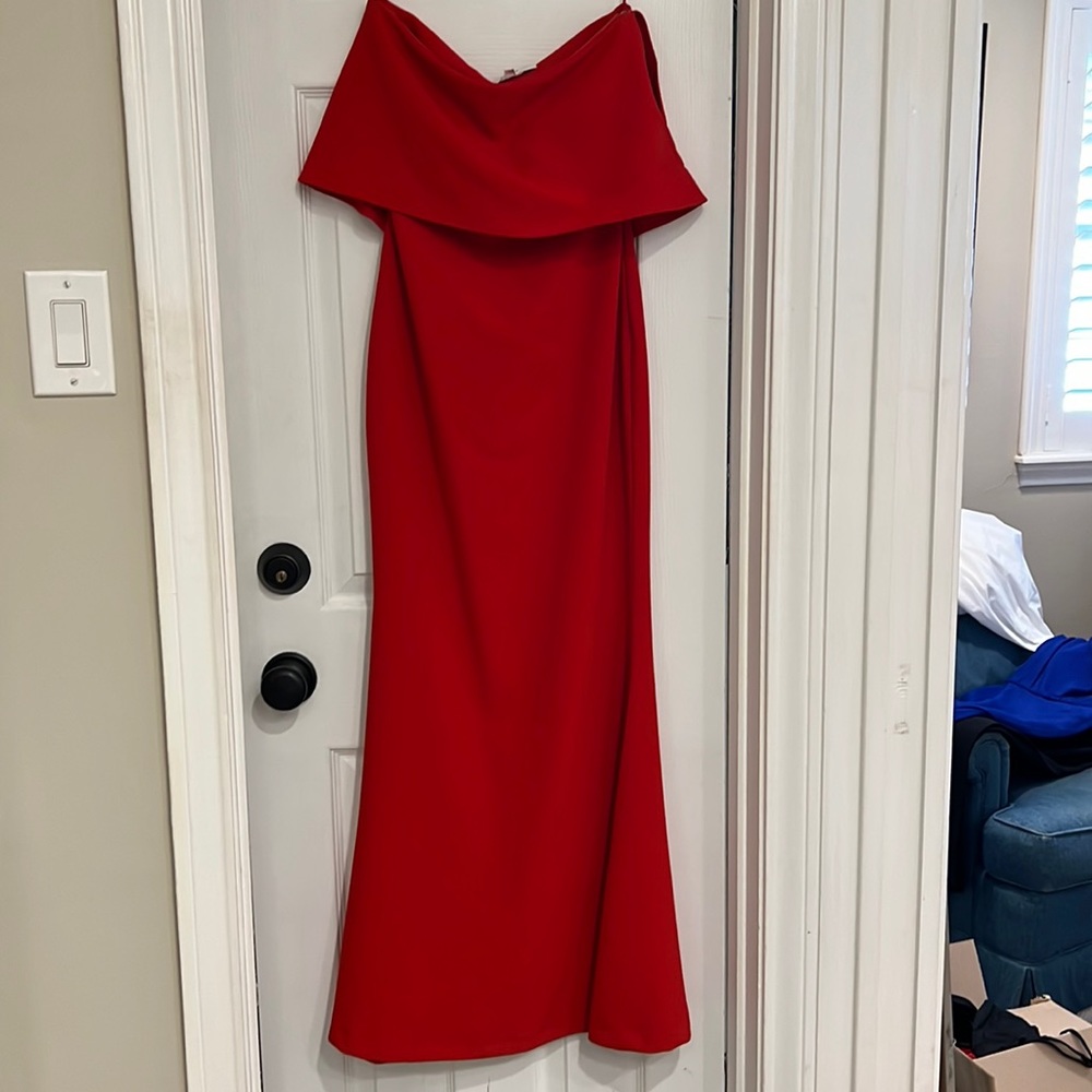 Likely 00 Strapless Red Gown